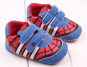 Giày tập đi người nhện Spiderman anh hùng cho bé trai. size 13, cho bé từ 9-15 tháng, chất liệu vải mềm, lót êm ái, đế nhựa chống trượt cho bé chập chững tập đi, kiểu phối hình spiderman siêu an hùng cho bé trai
