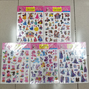 Hình xăm hoạt hình elsa pony peppa paw patrol công chúa. kích cỡ 28cm*19cm, hinh xăm hình hoạt hình  paw chó cứu hộ, pony, elsa, công chúa mà các bé yêu thích. </BR>
Cách sử dụng: </Br>
 1) Cắt  rời hình muốn dán tương ứng;</Br>
 2) Bóc lớp màng trong suốt trên bề mặt và dán hoa văn lên da; </Br>
 3) Thoa nước vào mặt sau của nhãn dán và gỡ bỏ sau khoảng 20 giây </Br>
Phương pháp loại bỏ: Thông thường nên sử dụng cồn và nước tẩy trang. Bạn cũng có thể sử dụng dầu gió để loại bỏ hình. Thoa dầu lên mẫu. Sau một thời gian, hãy lau sạch bằng khăn giấy