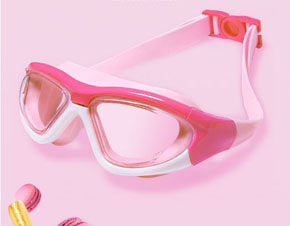 Kính bơi chuyên dụng chống nước chống sương mù cho bé gái. freesize bé 3-9 tuổi, dòng kính chuyên dụng chống nước, chống sương mù, dây đeo tiện lợi có thể điều chỉnh, tặng kèm kẹp mũi và 2 bịt lỗ tai .