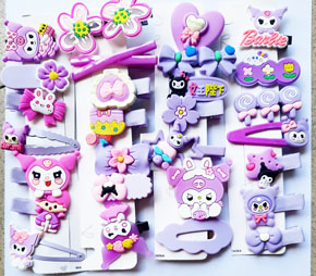 Set 14 kẹp họa tiết kuromi nơ melody, kitty  cho bé gái. set gồm 14 kep họa tiết  kuromi nơ và hoa tím cho bé gái 2-10 tuổi, giao màu và set ngẫu nhiên, mỗi set gồm 2-3 kẹp kuromi và các kẹp hoa nơ còn lại, set nào cũng thât đáng yêu dể làm điệu cho con gái 