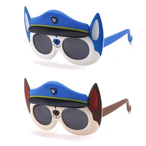 Mắt kính gọng dẻo đội chó cứu hộ paw patrol ngầu che bụi chống nắng cho bé trai. * freesize bé 3-9 tuổi ( xem kích cỡ kính trên hình đính kèm) </Br>
* chất liệu: nhựa silicon mềm , tròng màu trà, gọng dẻo có thể bẻ cong, bền bỉ, không sợ gãy </Br>
* Công dụng: chống nắng, chống tia UV, chống bụi </Br>
* Thích hợp đi chơi, đi biển, kiểu dáng chú chó paw patrol biệt đội cứu hộ cho bé những khung hình đẹp nhất
