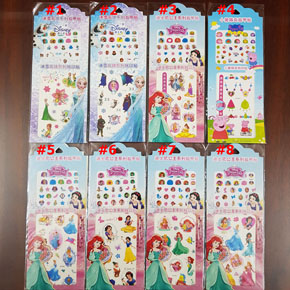 Quà tặng hình xăm và nail dán móng elsa công chúa peppa bé gái. Kích cỡ 1 tấm 21*8cm, gồm 1 phần nail và hình xăm cho bé gái, </Br>
Giá  1 tấm 15k. Combo 5 tấm bất kỳ giá 65k </Br>
Cách sử dụng: </Br>
 1) Cắt  rời hình muốn dán tương ứng;</Br>
 2) Bóc lớp màng trong suốt trên bề mặt và dán hoa văn lên da; </Br>
 3) Thoa nước vào mặt sau của nhãn dán và gỡ bỏ sau khoảng 20 giây </Br>
Phương pháp loại bỏ: Thông thường nên sử dụng cồn và nước tẩy trang. Bạn cũng có thể sử dụng dầu gió để loại bỏ hình. Thoa dầu lên mẫu. Sau một thời gian, hãy lau sạch bằng khăn giấy