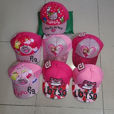 Nón kết hoạt hình elsa pony peppa pig gấu dâu siêu dễ thương cho bé gái. freesize cho bé từ 2-8 tuổi, phía sau có điều chỉnh vòng đầu từ 49-52cm, </Br>
chất liệu vải dày đẹp, hình in thêu, đính kím sa lấp lánh, nhiều màu và họa tiết dễ thương cho elsa, peppa, kitty, gấu dâu, pony,.... mà bé gái yêu thích </Br>
Nón cho bé đội che nắng mưa, đi du lich, dã ngoại, xinh xắn và nhẹ nhàng nâng niu bảo vệ con gái