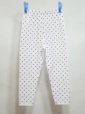 Quần legging dài chấm bi ren dễ thương bé gái. size 1-10t, bé 8-25kg, chất thun cotton 100%, co dãn 4 chiều, form quần dài, hình chấm bi xinh xắn cho bé gái, bé mặc kết hợp áo rất xinh Việt Nam </Br>
size 1-5t, bé 8-15kg, giá 45k </Br>
size 6-8tt, bé 16-20kg giá 50k </Br>
size 9,10 bé 21-25kg. giá 55k

