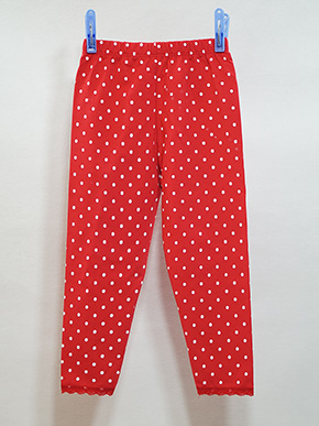 Quần legging dài chấm bi phối ren bé gái. size 1-10t, bé 8-25kg, chất thun cotton 100%, co dãn 4 chiều, form quần dài, hình chấm bi xinh xắn cho bé gái, bé mặc kết hợp áo rất xinh Việt Nam </Br>
size 1-5t, bé 8-15kg, giá 45k </Br>
size 6-8tt, bé 16-20kg giá 50k </Br>
size 9,10 bé 21-25kg. giá 55k

