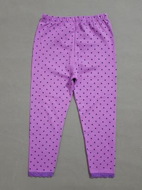 Quần legging dài chấm bi dễ thương bé gái. size 1-10t, bé 8-25kg,  vải thun cotton 4 chiều mềm mại, co dãn tốt, họa tiết chấm bi ren dễ thương, form quần dài bé mặc kết hợp áo rất dễ thương, Việt Nam </Br>
size 1-5t, bé 8-15kg gia 45k </Br>
size 6-8t, bé 16-20kg giá 50k </Br>
size 9,10 bé 21-25kg, giá 55k