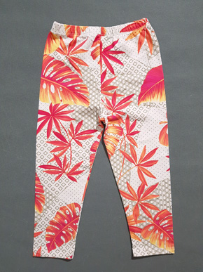 Quan legging dài bé gái in hoa lá dễ thương. size 1-10t, bé 8-25kg, chất thun cotton 100%, co dãn 4 chiều, form quần dài, hình in hoa lá  xinh xắn cho bé gái, bé mặc kết hợp áo rất xinh Việt Nam </Br>
size 1-5t, bé 8-15kg, giá 45k </Br>
size 6-8tt, bé 16-20kg giá 50k </Br>
size 9,10 bé 21-25kg. giá 55k
