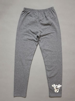 Quần legging dài bé gái thêu tuần lộc size đại. size 11-16t, bé 26-42kg, vải thun cotton 4 chiều loang mềm mại, co dãn tốt, hình ngôi sao lấp lánh,  thời trang và cá tính cho con gái lớn, form quan dài, Việt Nam </BR>
size 11.12.13 bé 26-32kg, giá 75k </Br>
size 14,15,16 bé 33-38kg. giá 80k
