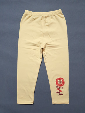 Quần legging dài bé gái thêu hoa mùa hè. size 1-10t, bé 8-25kg, chất thun cotton 100%, co dãn 4 chiều, form quần dài, hình in hoa lá  xinh xắn cho bé gái, bé mặc kết hợp áo rất xinh Việt Nam </Br>
size 1-5t, bé 8-15kg, giá 45k </Br>
size 6-8tt, bé 16-20kg giá 50k </Br>
size 9,10 bé 21-25kg. giá 55k
