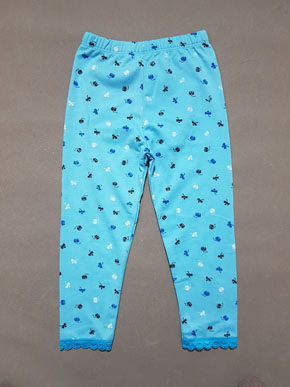 Quần legging dài họa tiết hoa xanh nhí xinh xắn và ấm áp cho bé gái. size 1-10t, bé 8-25kg, chất thun cotton 100%, co dãn 4 chiều, form quần dài, hình in họa tiết  hoa xinh dễ thương  và ấm áp cho bé gái, bé mặc kết hợp áo rất xinh Việt Nam </Br>
size 1-3t, bé 8-13kg, giá 45k </Br>
size 4-6t, bé 14-18kg giá 50k </Br>
size 7.8-9,10 bé 19-25kg. giá 55k </Br>
size 10: 23-26kg, gia 60k
