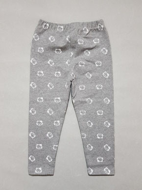 Quần legging dài họa tiết kitty nhí xinh xắn và ấm áp cho bé gái. size 1-10t, bé 8-25kg, chất thun cotton 100%, co dãn 4 chiều, form quần dài, hình in họa tiết  kitty xinh dễ thương  và ấm áp cho bé gái, bé mặc kết hợp áo rất xinh Việt Nam </Br>
size 1-3t, bé 8-13kg, giá 45k </Br>
size 4-6t, bé 14-18kg giá 50k </Br>
size 7.8-9,10 bé 19-25kg. giá 55k </Br>
size 10: 23-26kg, gia 60k
