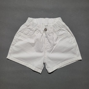 quần kaki trắng lật lai đơn giản cho bé gái đi chơi di múa. size 25-30y. tương ứng bé 21-37kg, vải jean mộc co giãn, mềm mại, lật lai nhẹ nhàng  cho bé gái đi chơi đi múa </Br>
Bang size tham khảo </Br>
25: 21-24kg </Br>
26: 24-27kg </Br>
27: 27-30kg </Br>
28: 30-33kg </Br>
29: 32-34kg </Br>
30: 34-36kg
