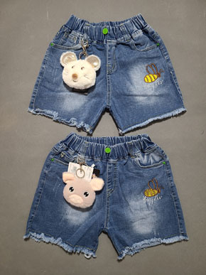 Quần short jean tua lai kèm phụ kiện gấu chuột heo xinh cho bé gái 28-55kg. size  S-3XLtương ứng bé 28-53kg, jeen cotton co dãn mạnh, quần tua lai, hình thêu ong, kèm gấu ( hoac chuột, heo.. xinh cho bé gái, from quần dẹp </Br>
Bảng size tham khảo </Br>
S: 27-30kg</Br>
M: 30-35kg </Br>
L: 34-37kg </Br>
XL: 37-40kg </Br>
2XL:40-44kg </Br>
3XL 45-50kg </Br>
34: 46-50kg </Br>
35: 49-53kg
