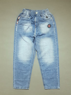 Quần jean dài cotton co dãn màu wast nhạt cho bé trai 25-45kg. size 11-18, tuong ứng bé trai 25-46kg </Br>
vải jean cotton mềm mại, thoáng mát, co dãn, lưng thun thoải mái </Br>
* màu jean bạc vừa phải ( đậm hơn hình xíu ạ) đính logo ngầu cho con trai , ống xuông </Br>
bảng size tham khảo </Br>
11: 24-27kg </Br>
12: 27-30kg </Br>
13: 30-32kg </Br>
14: 32-34kg </Br>
15: 34-37kg </Br>
16: 37-40kg </Br>
17: 40-43kg </Br>
18: 44-48kg </Br>
gia 200-220k


