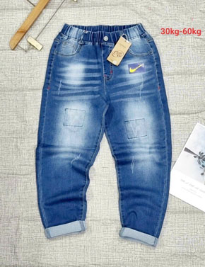 Quần jean dài mềm mại phong cách thể thao cho bé trai lớn diện noel tết. size  XL- 5XL tương ứng bé trai 37-57kg cao 1,46-1,6m </Br>
Chất liệu jean cotton co dãn, form vừa, ,  họa tiết đơn giản thể thao cá tính cho con trai lớn, form vừa dáng đẹp trai Hàn </Br>
bảng size tham khảo </Br>
XL: 37-42kg, cao 1.35-1,4m </Br>
2XL 42-45kg cao 1,4-1,45m </Br>
3XL: 45-48kg cao 1,45m-1,5m </Br>
4XL: 48-52kg cao 1,5-1,55m </Br>
5XL: 52-58kg, cao 1,5-1.6m </br>
Bảng size chuẩn form, bé nào thich rộng hoac mập bụng đùi trừ hao 1 size 