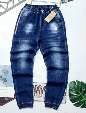 Quần jean dài mềm mại ống bo phong cách hiphop cho bé trai lớn. size  XL- 5XL tương ứng bé trai 37-57kg cao 1,46-1,6m </Br>
Chất liệu jean cotton co dãn, form vừa, ống bo,  họa tiết đơn giản cá tính cho con trai lớn, form vừa dáng đẹp trai Hàn </Br>
bảng size tham khảo </Br>
XL: 37-42kg, cao 1.35-1,4m </Br>
2XL 42-45kg cao 1,4-1,45m </Br>
3XL: 45-48kg cao 1,45m-1,5m </Br>
4XL: 48-52kg cao 1,5-1,55m </Br>
5XL: 52-58kg, cao 1,5-1.6m </br>
Bảng size chuẩn form, bé nào thich rộng hoac mập bụng đùi trừ hao 1 size 