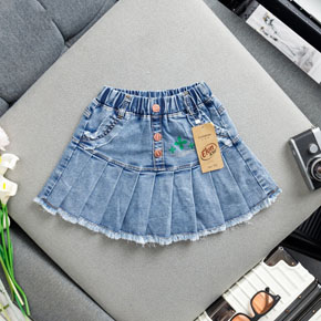 . size S-XL cho bé gái 22-33kg </br>
chất liệu jean cotton có chất thun co dãn tốt, lưng mềm, form váy xòe, có chip trong, phối 3 nút dễ thương </br>
váy dễ kết hợp áo thun, sơ mi cho bé đi học,  đi chơi dự tiệc </br>
bảng size tham khảo </br>
XS: 22-25kg </br>
S: 25-28kg </bR>
M: 28-30kg </br>
L: 30-32kg </br>
XL: 32-35kg </br>
4XL: 41-43kg </br>
5XL 43-48kg

