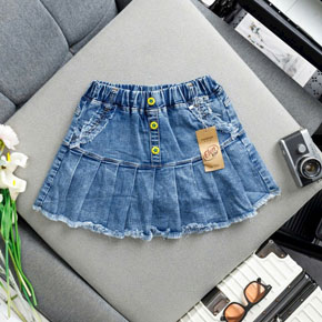 Váy jean xếp ly bé gái form xòe phối 3 nút cho con gái lớn. size XL-5XL cho bé gái 33-48kg </br>
chất liệu jean cotton có chất thun co dãn tốt, lưng mềm, form váy xòe, có chip trong, phối 3 nút dễ thương </br>
váy dễ kết hợp áo thun, sơ mi cho bé đi học,  đi chơi dự tiệc </br>
bảng size tham khảo </br>
XL: 32-35kg </br>
2XL: 35-38kg </br>
3XL: 38-41kg </br>
4XL: 41-43kg </br>
5XL 43-48kg
