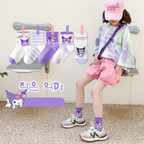 Combo 5 đôi vớ cotton hoạt hình kuromi cổ cao cho bé đi giày. chất liệu len cotton dày vua phải, co dãn tốt, ấm áp, giữ ấm chân, cổ cao cho bé đi giày, hoa tiết kuromi mà các bé yêu thích </br>
Có 3 size M,L, XL cho bé từ 2-10 tuổi </Br>
bảng size tham khảo </br>
M: 14-16cm, tuong ứng giày bé 25-28, bé 2-4 tuổi </br>
L: 17-19cm, tuong ứng giày bé 29-32, bé 5-8 tuổi </br>
XL: 19-22cm, tuong ứng giày bé 32-36, bé 7-10 tuổi </br>
gia 5 doi 98k, lẻ 1 doi bat kỳ 25k



